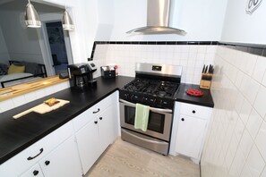 Refrigerador, microondas, placa de cocina, lavavajillas