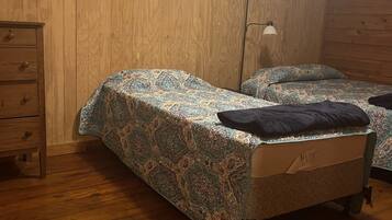 1 dormitorio, cuna de viaje, wifi gratis y ropa de cama