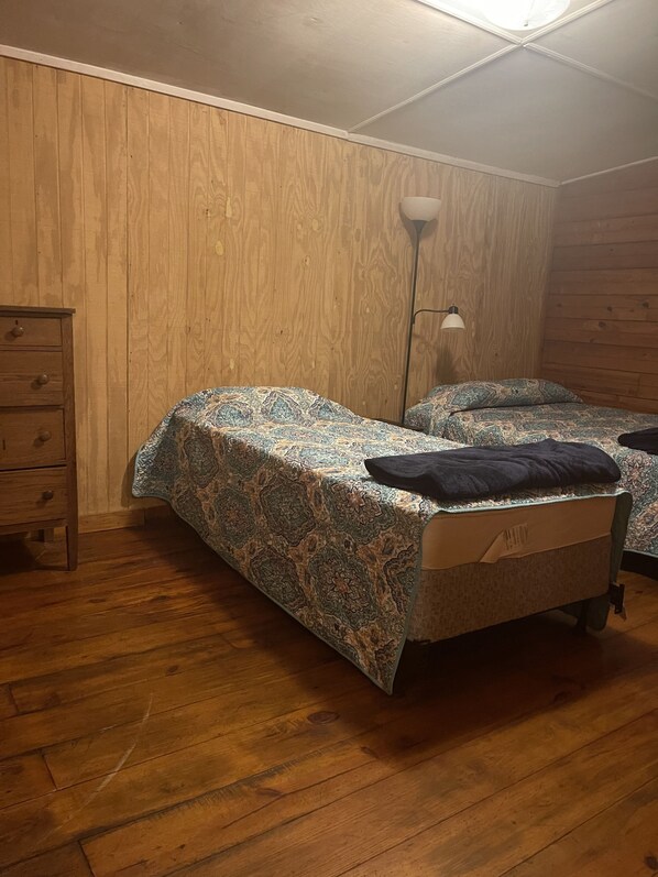 1 bedroom, travel cot, free WiFi, bed sheets