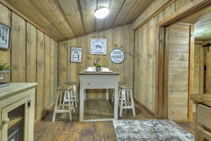 Dining - The Barn with a Hot Tub, Fire Pit and Pet Friendly (Blue Ridge)