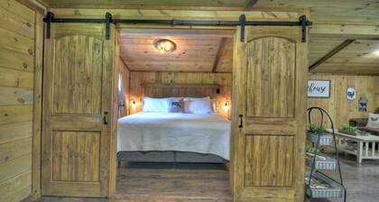 The Barn with a Hot Tub, Fire Pit and Pet Friendly
