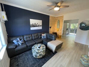 Smart TV, music library, video library, stereo
