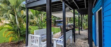 屋外ダイニングエリア