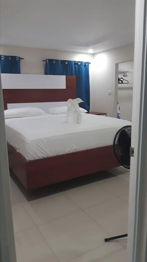 2 bedrooms, iron/ironing board, WiFi, bed sheets - 2-Bed Villa, Sleeps 4 with Pool & Parking (Portmore)