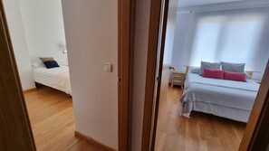 3 chambres, fer et planche Ă repasser, draps fournis
