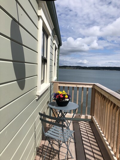 Salty Vons Waterfront Inn - Studio located in Coupeville Historic District