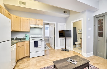 Comfort Apartment | 1 bedroom, individually decorated, individually furnished, desk