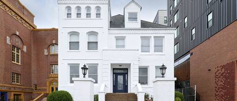 Fachada de la propiedad