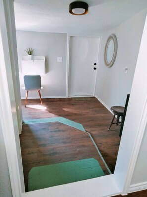 Interior - Texas Tin Star Tiny Home-Dusty Feathers Ranch. 9acres. Close to Cedar Creek Lake (Scurry)