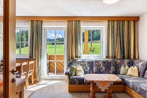 TV - Apartment 'Landhaus Sonja 1' with Mountain View, Terrace & Wi-Fi (Leutasch)