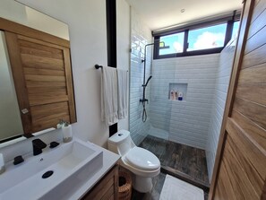 Design House | Bathroom | Shower, rainfall showerhead, hair dryer, towels - CASA MEXICANA MODERNA - PISCINA PRIVADA (Tulum)