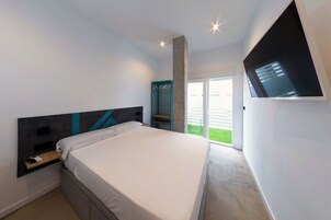 Habitación básica doble, 1 cama doble | Cortinas opacas, sistema de insonorización, wifi gratis