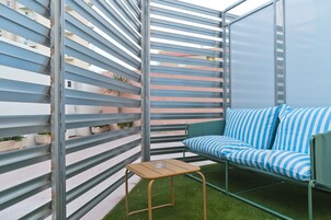 Cortinas opacas, sistema de insonorización, wifi gratis