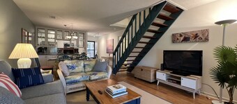 Edisto Beach Peach!—beautiful renovated condo on golf course & close to beaches
