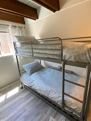2 bedrooms, free WiFi, bed sheets