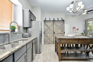 Fridge, microwave, oven, stovetop - `Silverwood` Pet-Friendly! Fire Pit! Near Domain! (Austin)