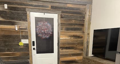 Makin Memories NEW cabin on Lake Texoma. Less than a mile from boat ramp/beach.