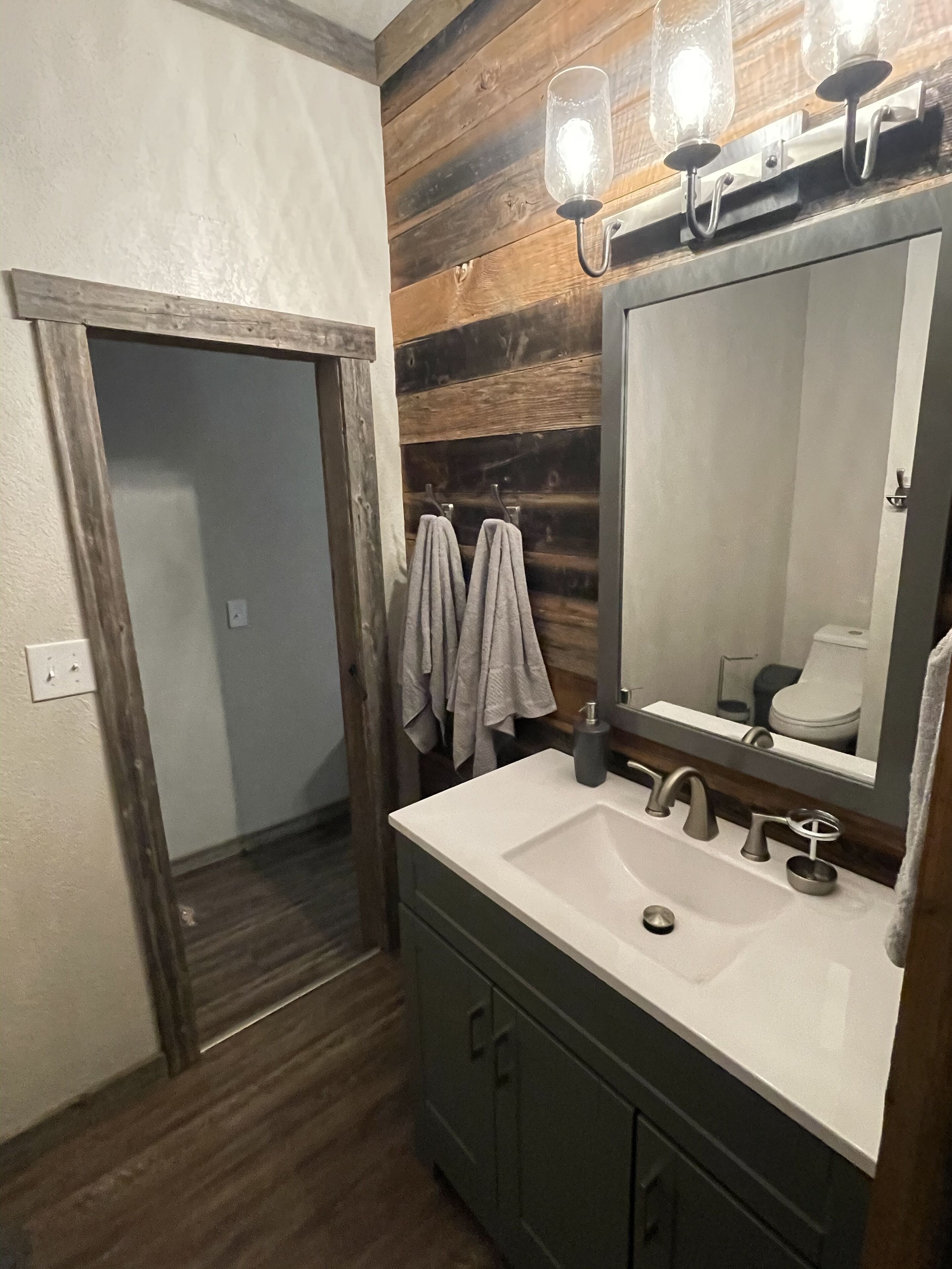 Combined shower/tub, towels, soap, toilet paper