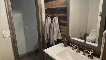 Combined shower/tub, towels, soap, toilet paper