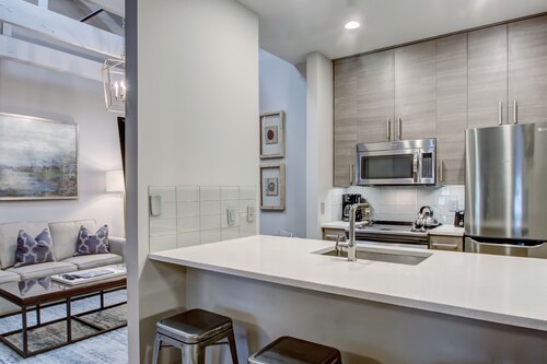 Modern Interior, Heated Pool Access