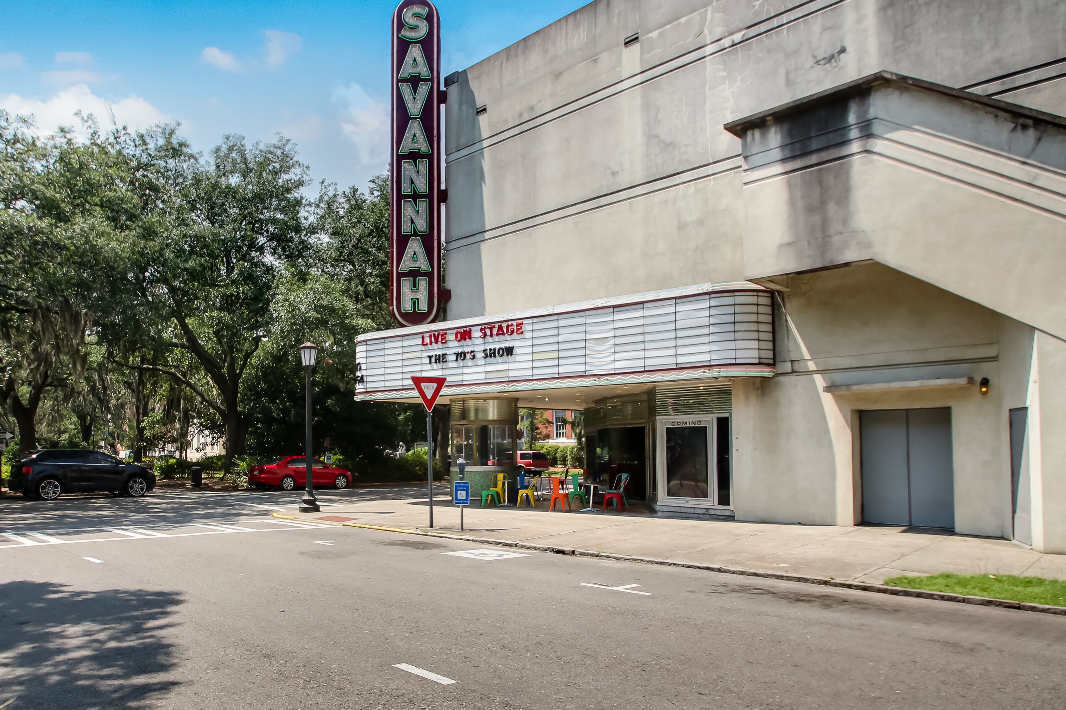 A theater with a marquee reading "SAVANNAH" and "LIVE ON STAGE THE MS SHOW".