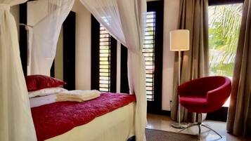 Egyptian cotton sheets, premium bedding, minibar, individually decorated