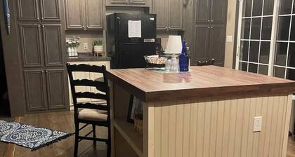 2.5 miles from casino.Mtn views.Cherokee Reservations. Now with Wi-Fi.