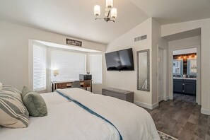 4 bedrooms, desk, iron/ironing board, travel crib