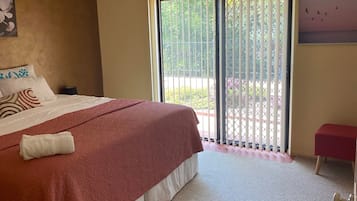3 bedrooms, desk, iron/ironing board, free WiFi