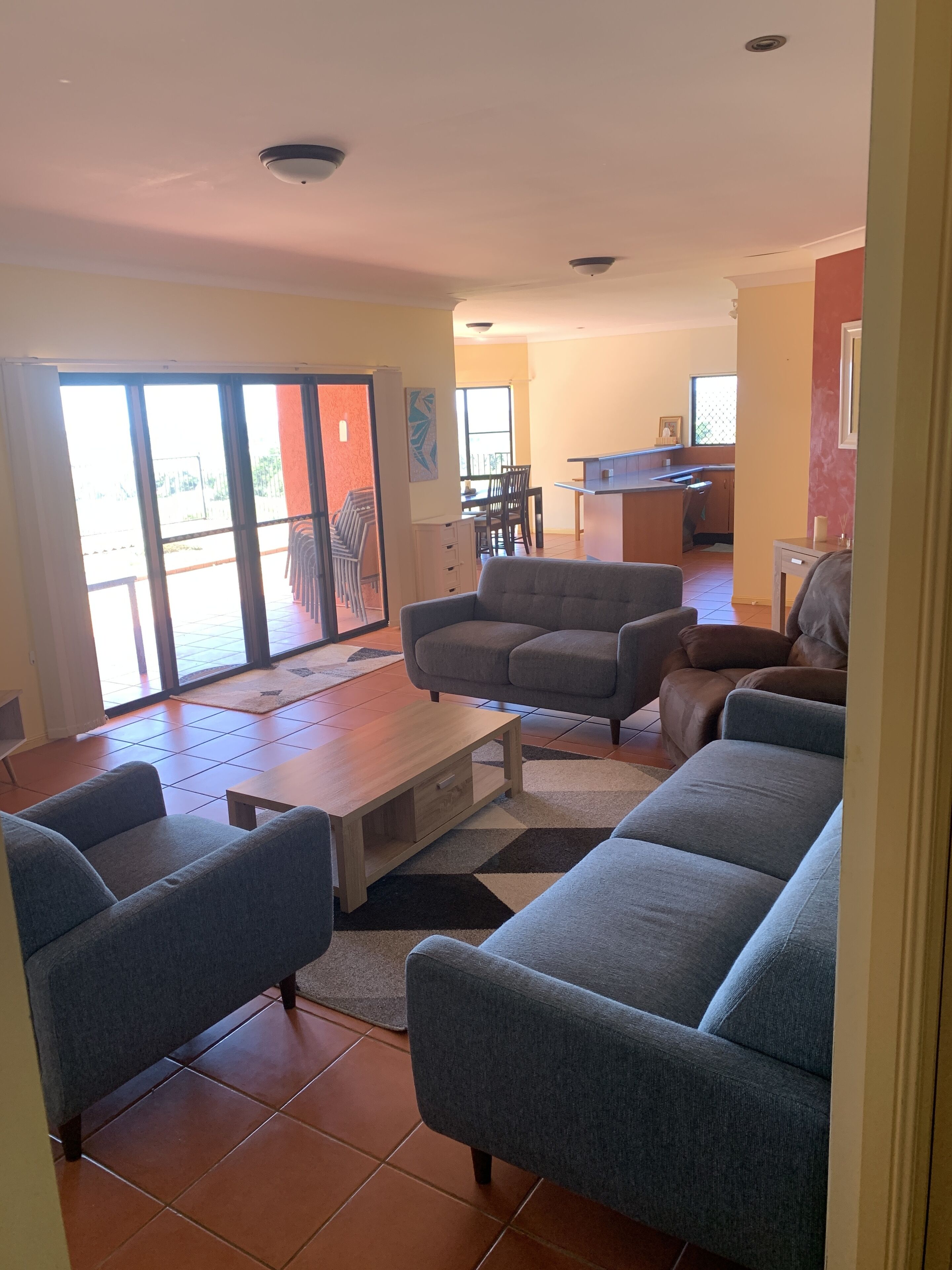 智能电视、DVD 播放器、影片库