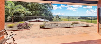 A picturesque 3 bedroom house with splendid views