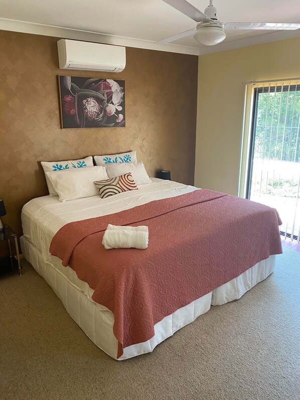 3 bedrooms, desk, iron/ironing board, free WiFi