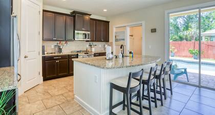 Updated home near beach w/ fenced yard, pool & grill - Snowbirds & Dogs WELCOME!