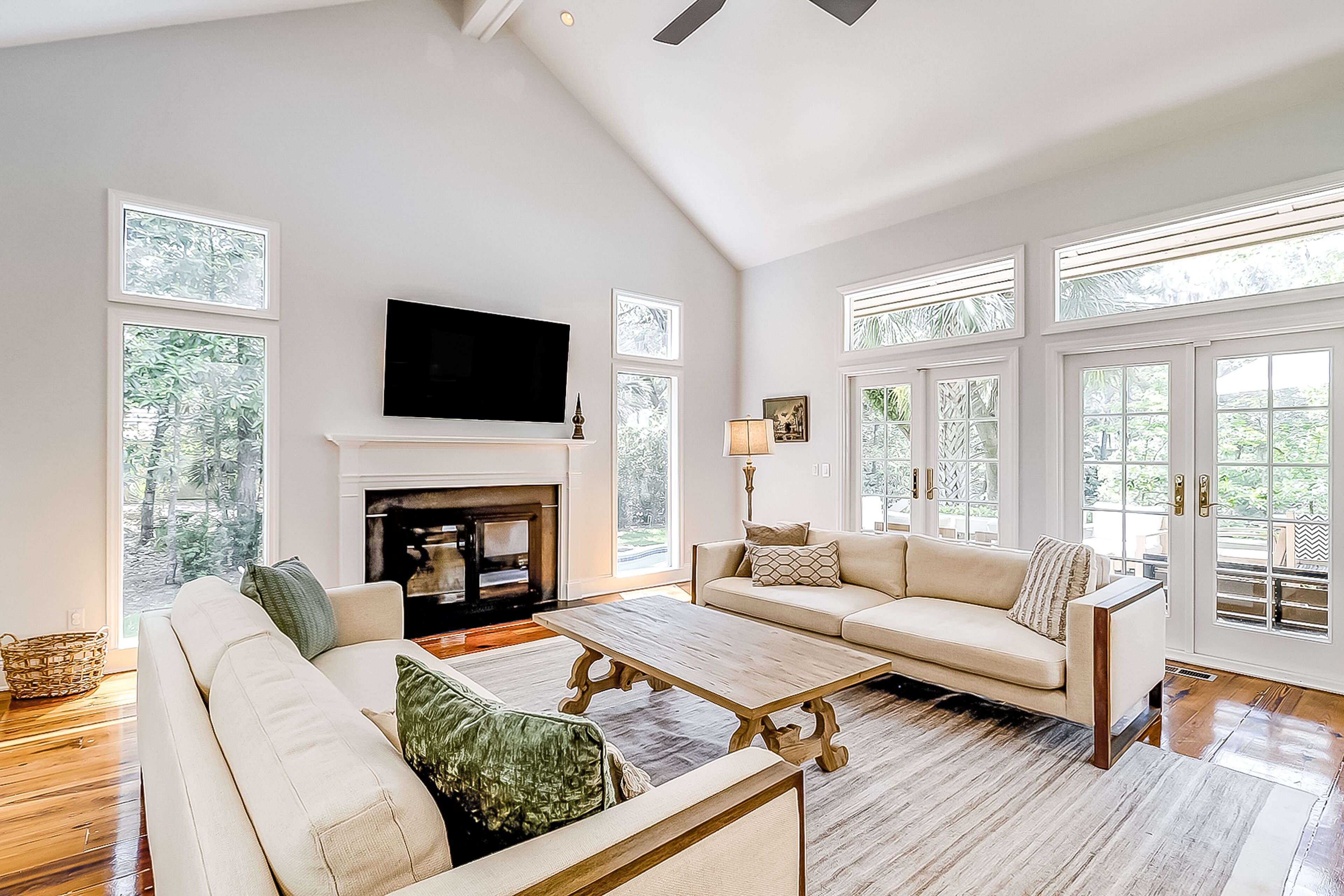Charming home near the ocean with a pool, AC, & washer/dryer - snowbirds OK