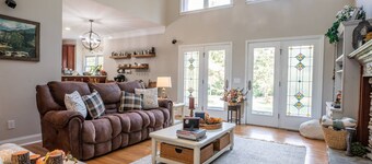 Experience the Private Pond & Dock |Relax by the Fire |Raving Reviews at Blackjack Acres|Truist Park