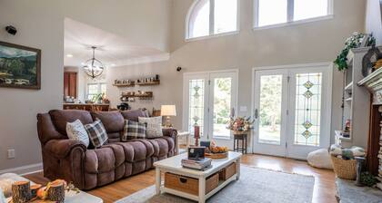 Experience the Private Pond & Dock |Relax by the Fire |Raving Reviews at Blackjack Acres|Truist Park