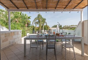 Outdoor dining - Villa Palma | private pool and garden, free wifi (Nardo)