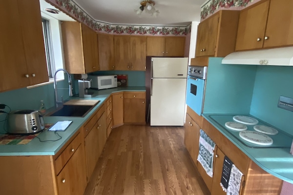 Geladeira, micro-ondas, fogão, cooktop