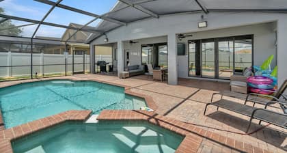 LUXURY HOME!! 4BEDS/3B. PRIVATE POOL!