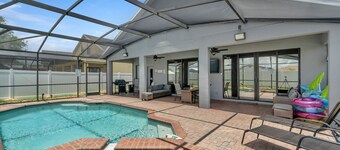 LUXURY HOME!! 4BEDS/3B. PRIVATE POOL!
