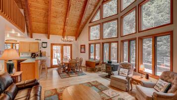 House, 4 Bedrooms | Living room