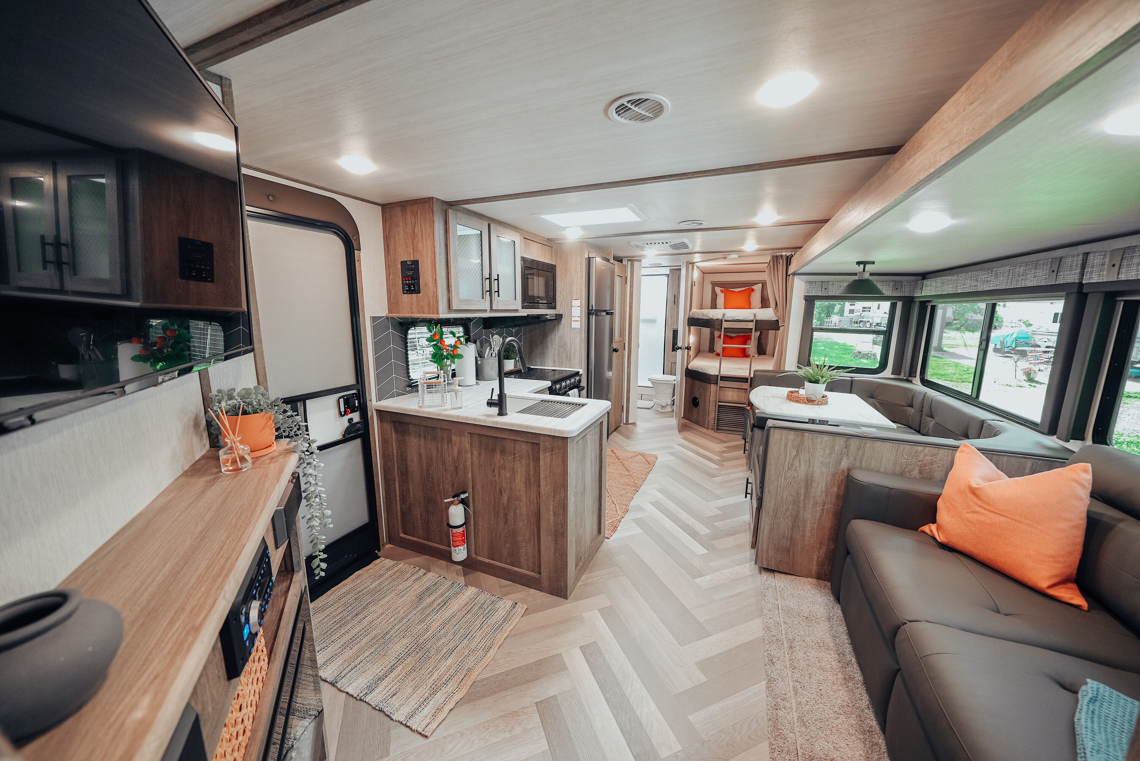 Kylskåp, mikrovågsugn, ugn och spishäll