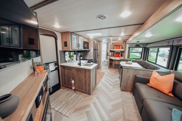 Fridge, microwave, oven, stovetop - NEW! Clementine's at the Lake--Camping Oasis (Lakeview)