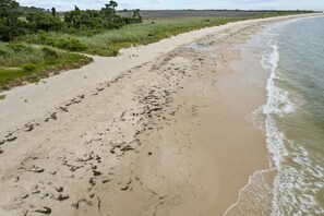 Beach nearby, sun loungers, beach towels