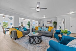 Télévision, cheminée, baby-foot