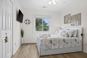 3 bedrooms, desk, iron/ironing board, free WiFi