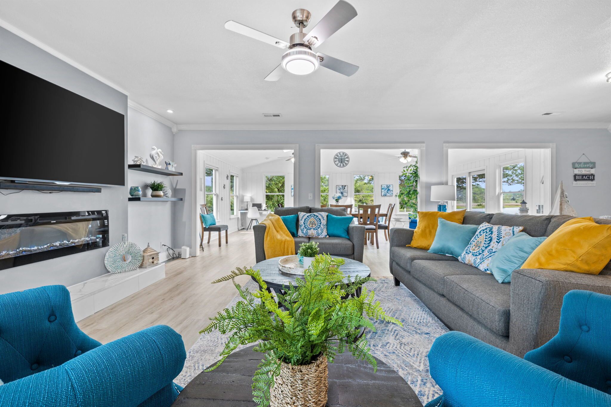 Télévision, cheminée, baby-foot