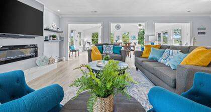 WATERFRONT*SEMI-PRIVATE BEACH*KING BD* DUAL DESK WORKSTATIONS* BLAZING FAST WIFI