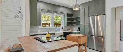 Refrigerador, horno, parrilla de estufa y lavavajillas