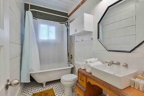 Secador de pelo y toallas